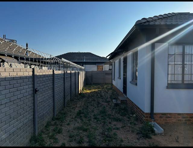 3 BEDROOM FREEHOLD FOR SALE IN MAMELODI EAST